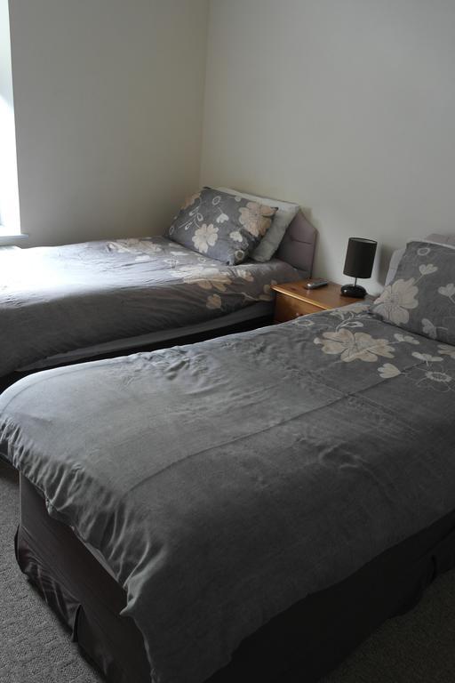 Hikers And Bikers Bed and Breakfast Hadfield Exteriör bild
